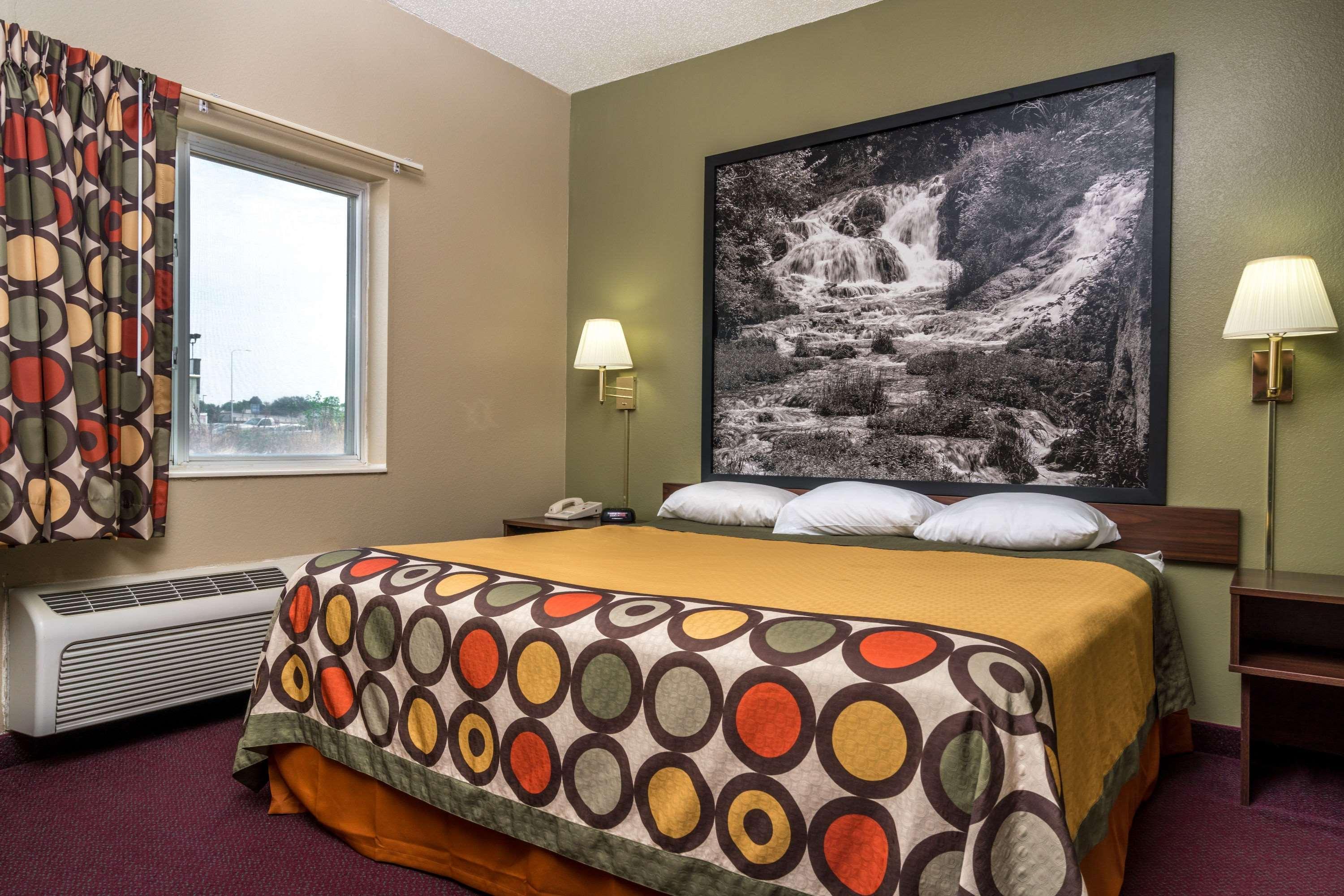 Super 8 by Wyndham Beresford Hotell Eksteriør bilde