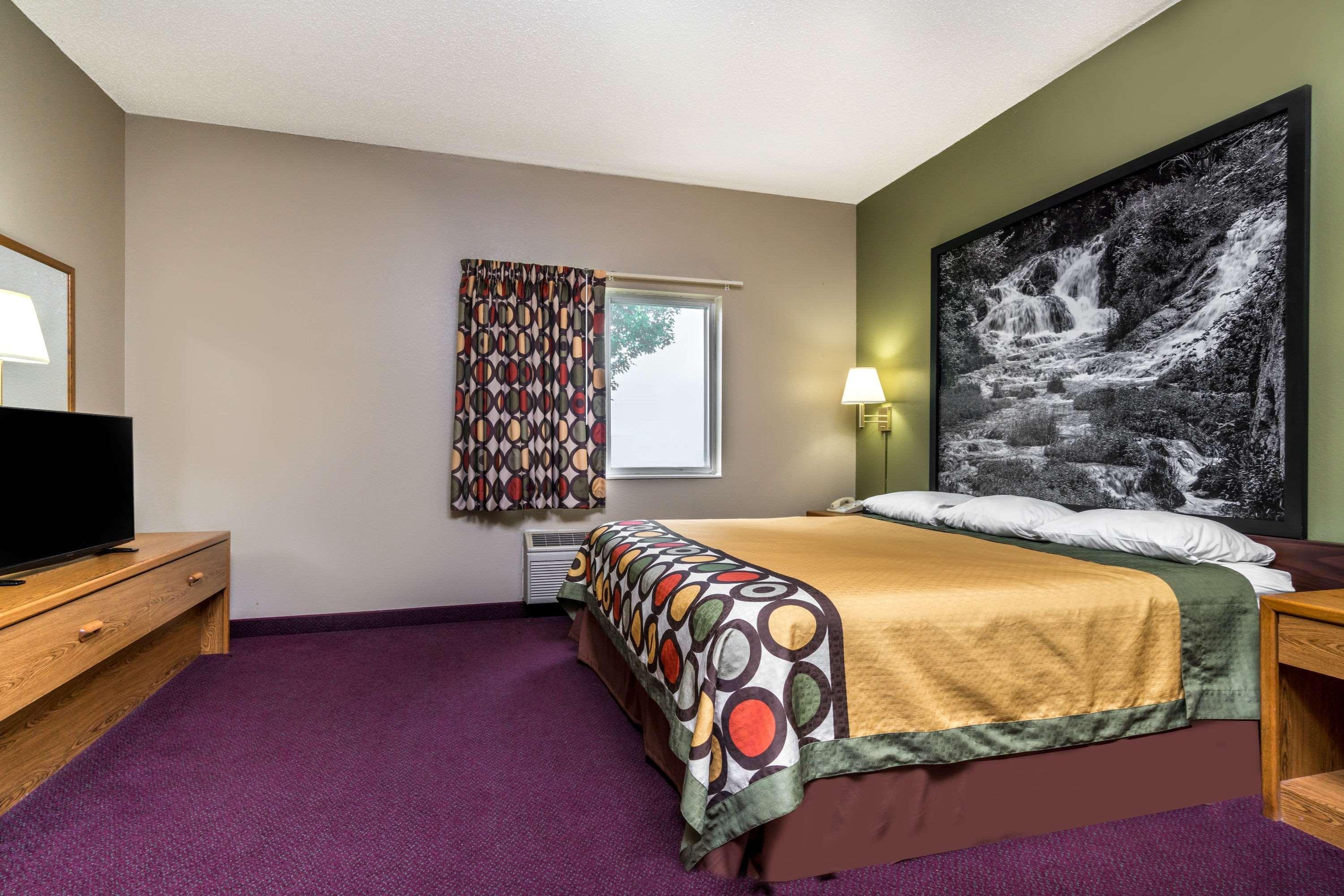 Super 8 by Wyndham Beresford Hotell Eksteriør bilde
