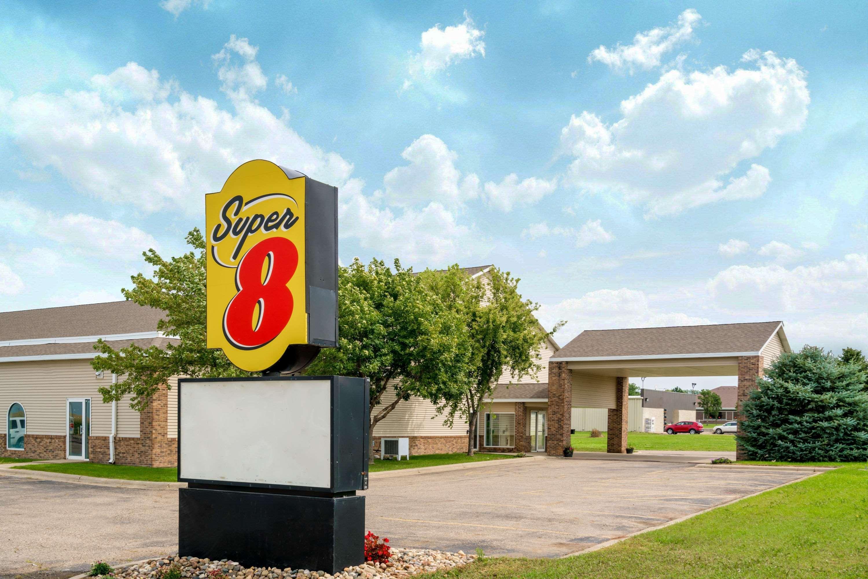 Super 8 by Wyndham Beresford Hotell Eksteriør bilde