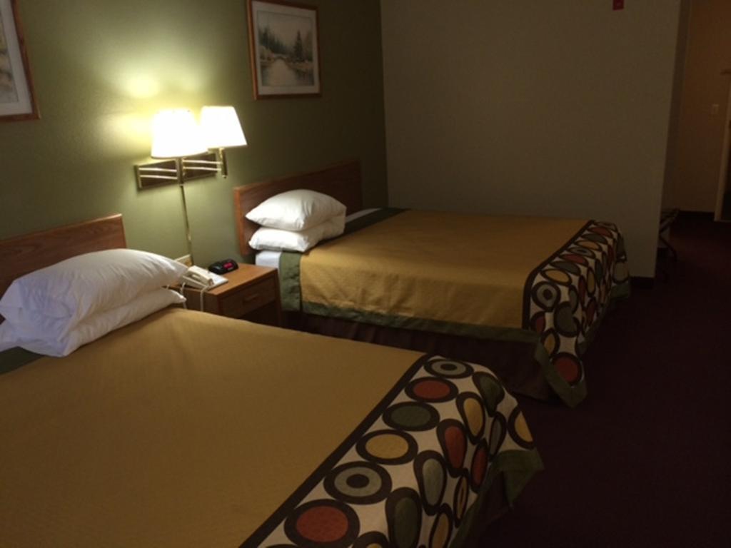 Super 8 by Wyndham Beresford Hotell Rom bilde