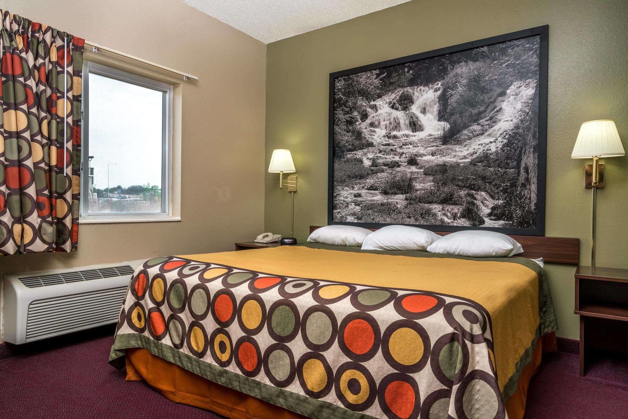 Super 8 by Wyndham Beresford Hotell Eksteriør bilde